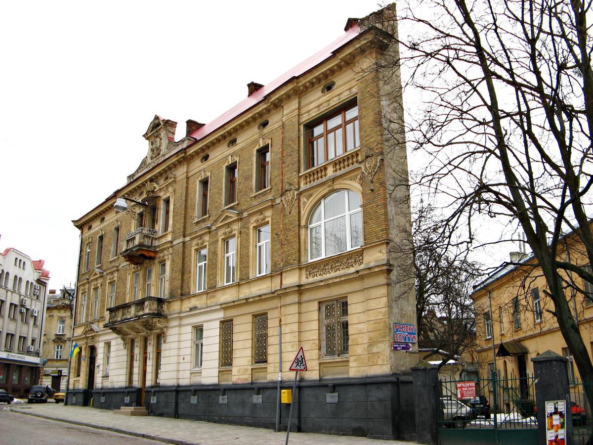 New York Hostel Lviv Exterior photo